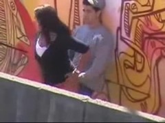 Flagra amador real da namorada dando a buceta na ponte
