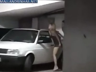 Flagra amador de sexo no estacionamento