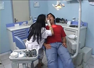 Flagra porno da dentista tarada dando o cu ao paciente