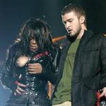 Justin Timberlake mostrando os peitos da Janet Jackson no Super Bowl 2004
