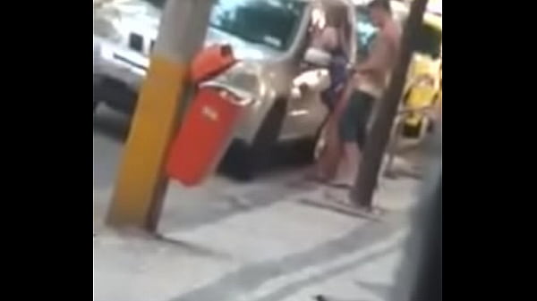 Sexo na rua com safada dando sua bucetinha